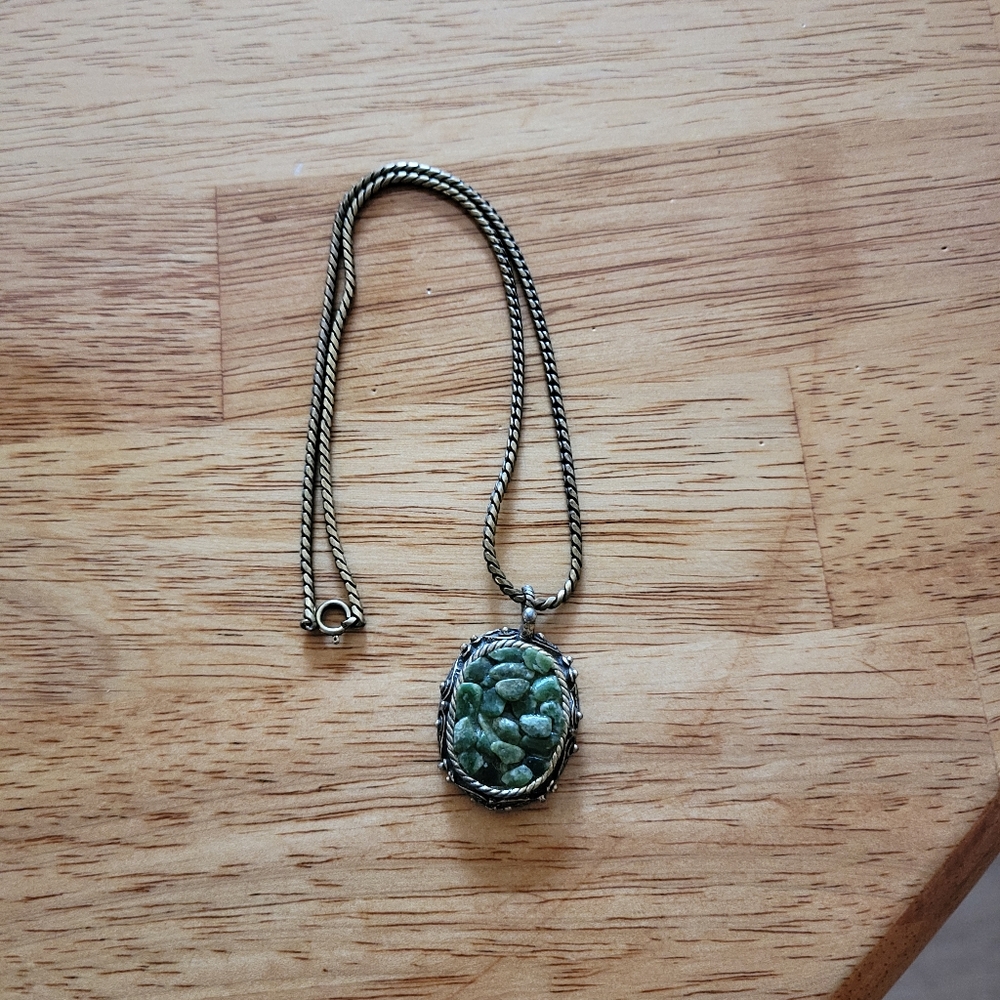 Elegant Green Pendant Necklace